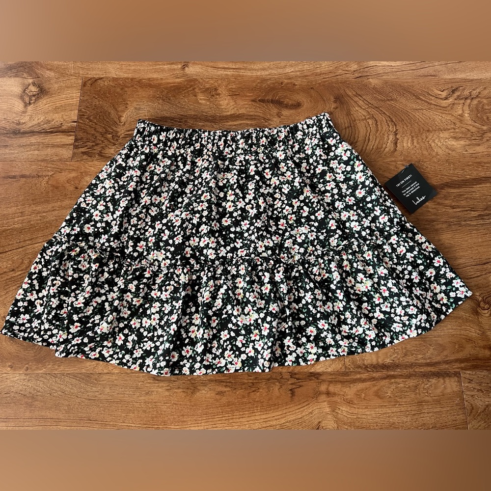 NWT Lulu’s Floral Mini Skirt